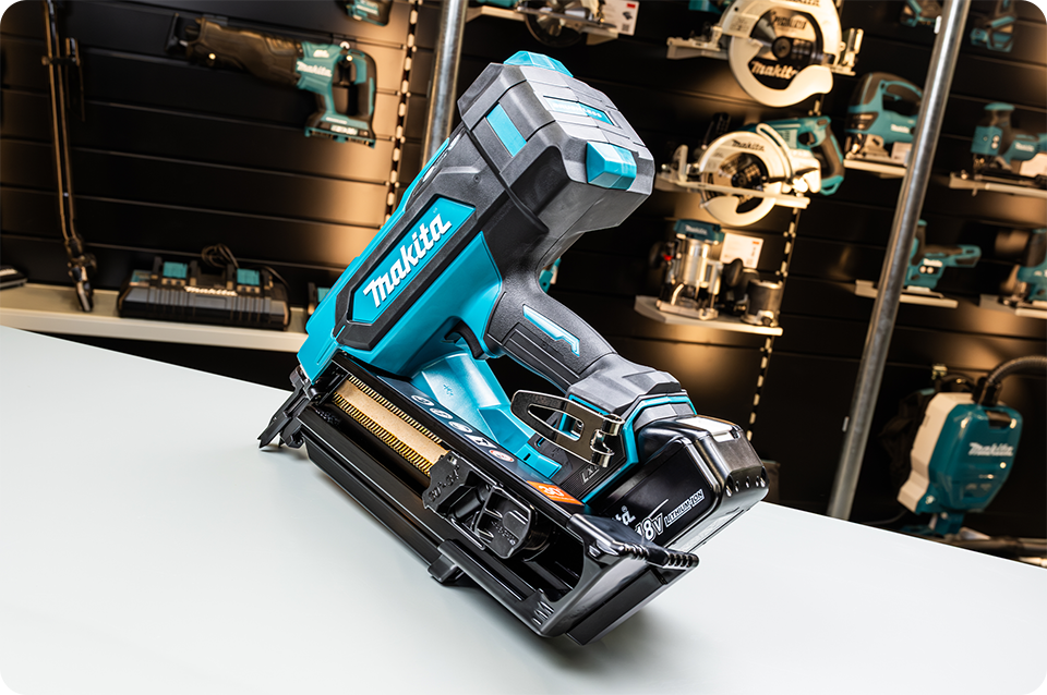 Makita DBN901ZK constructietacker Een DBN901ZK constructietacker van Makita