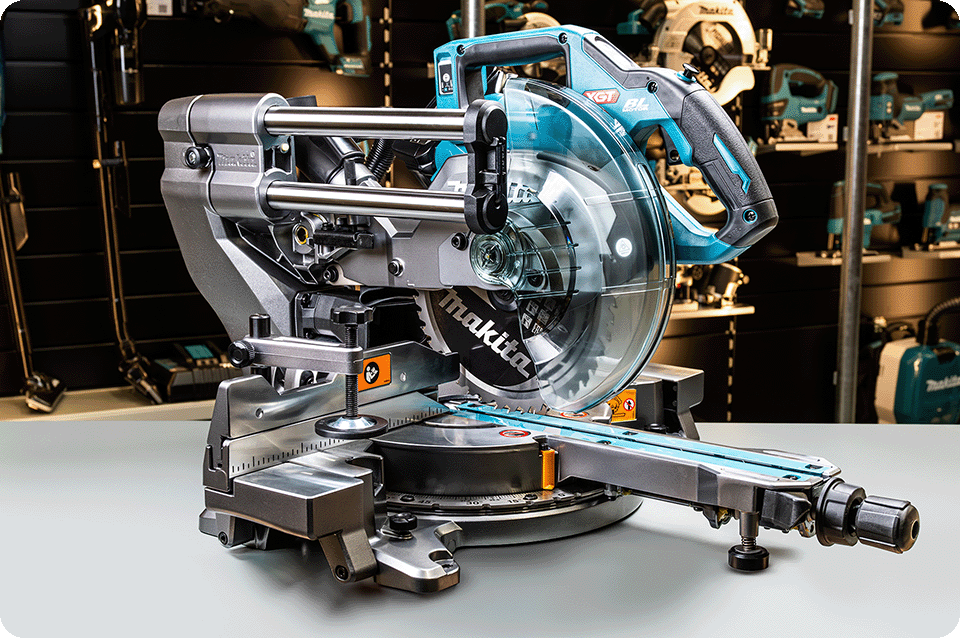 Een LS002GZ01 afkortzaag van Makita