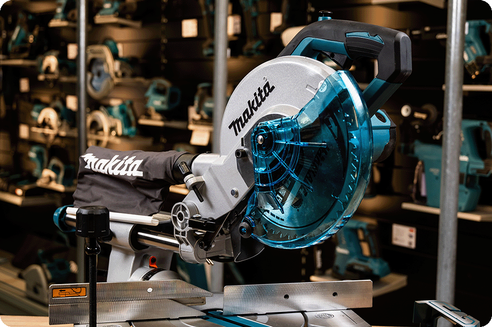 Een afkortzaag van Makita