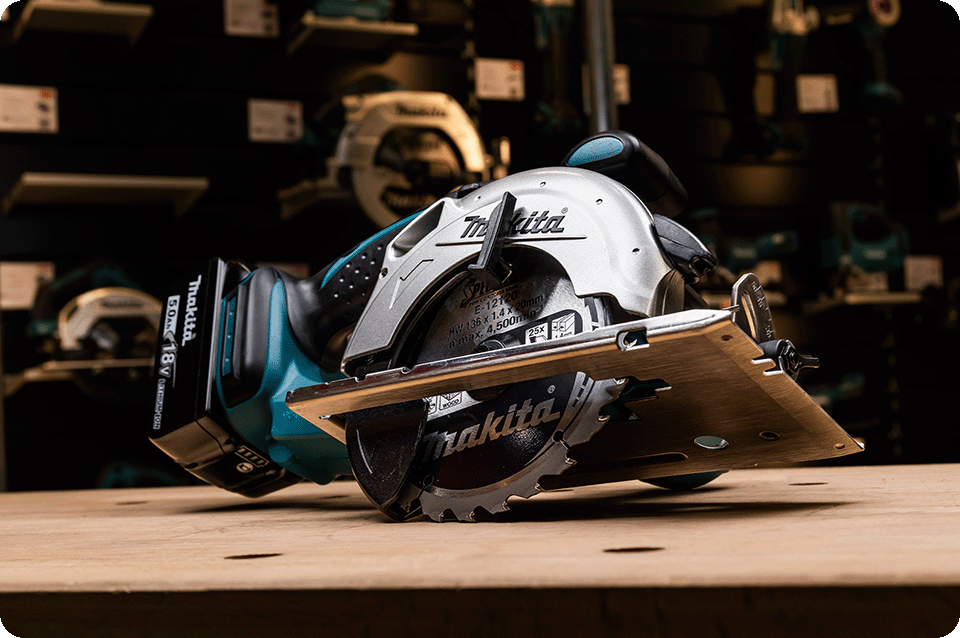 De Makita DSS501Z handcirkelzaag