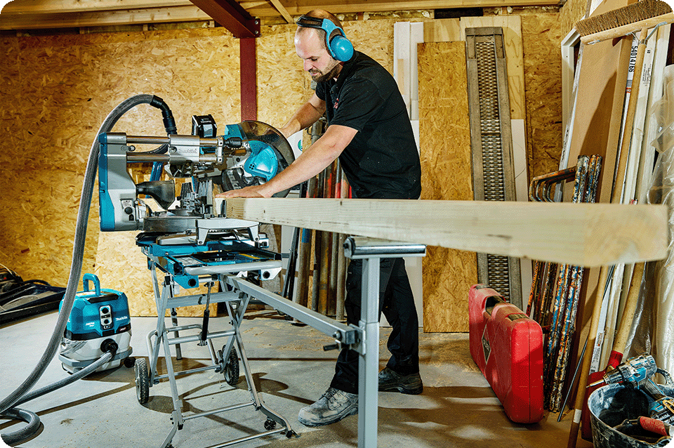 Kettingzaagolie reservoir van een Makita DUC353 kettingzaag